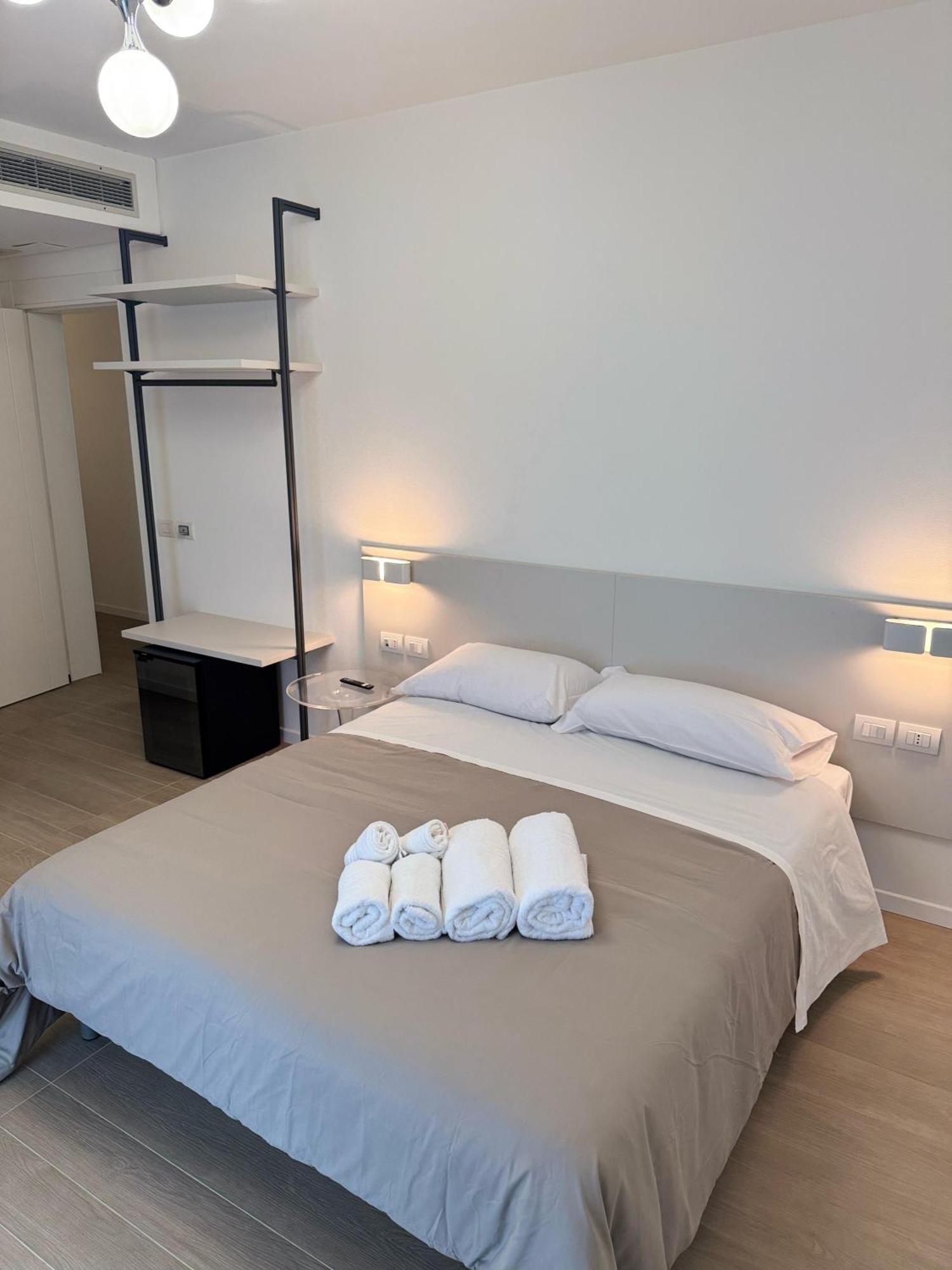 Hotel Villa Mary Santa Maria Di Sala Esterno foto