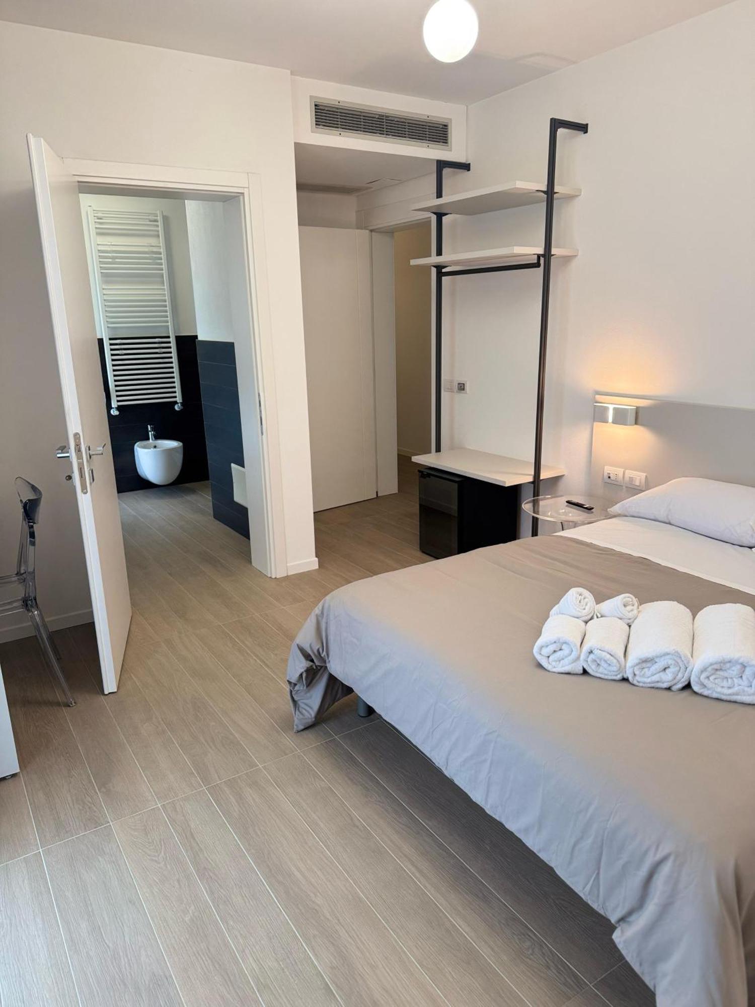 Hotel Villa Mary Santa Maria Di Sala Esterno foto