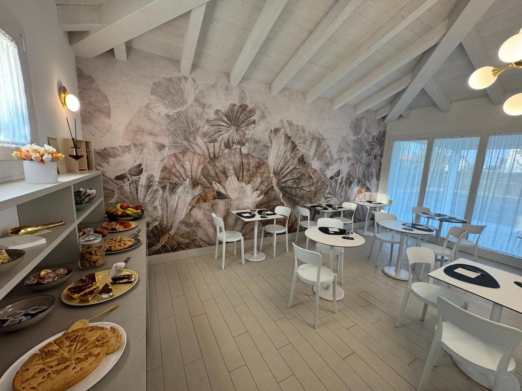 Hotel Villa Mary Santa Maria Di Sala Esterno foto