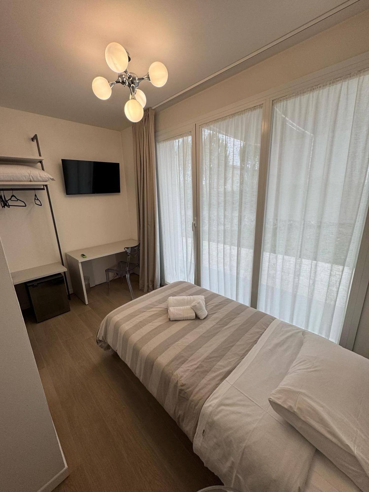 Hotel Villa Mary Santa Maria Di Sala Esterno foto