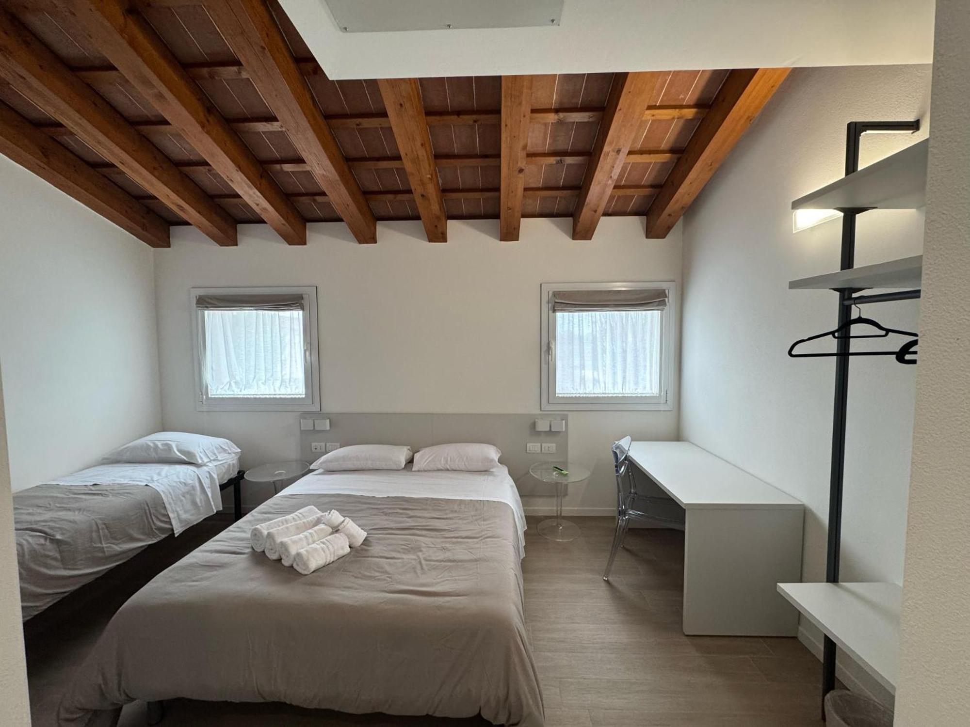 Hotel Villa Mary Santa Maria Di Sala Esterno foto