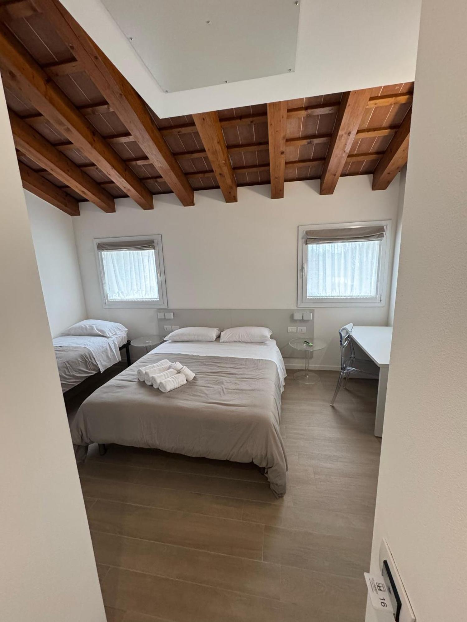 Hotel Villa Mary Santa Maria Di Sala Esterno foto