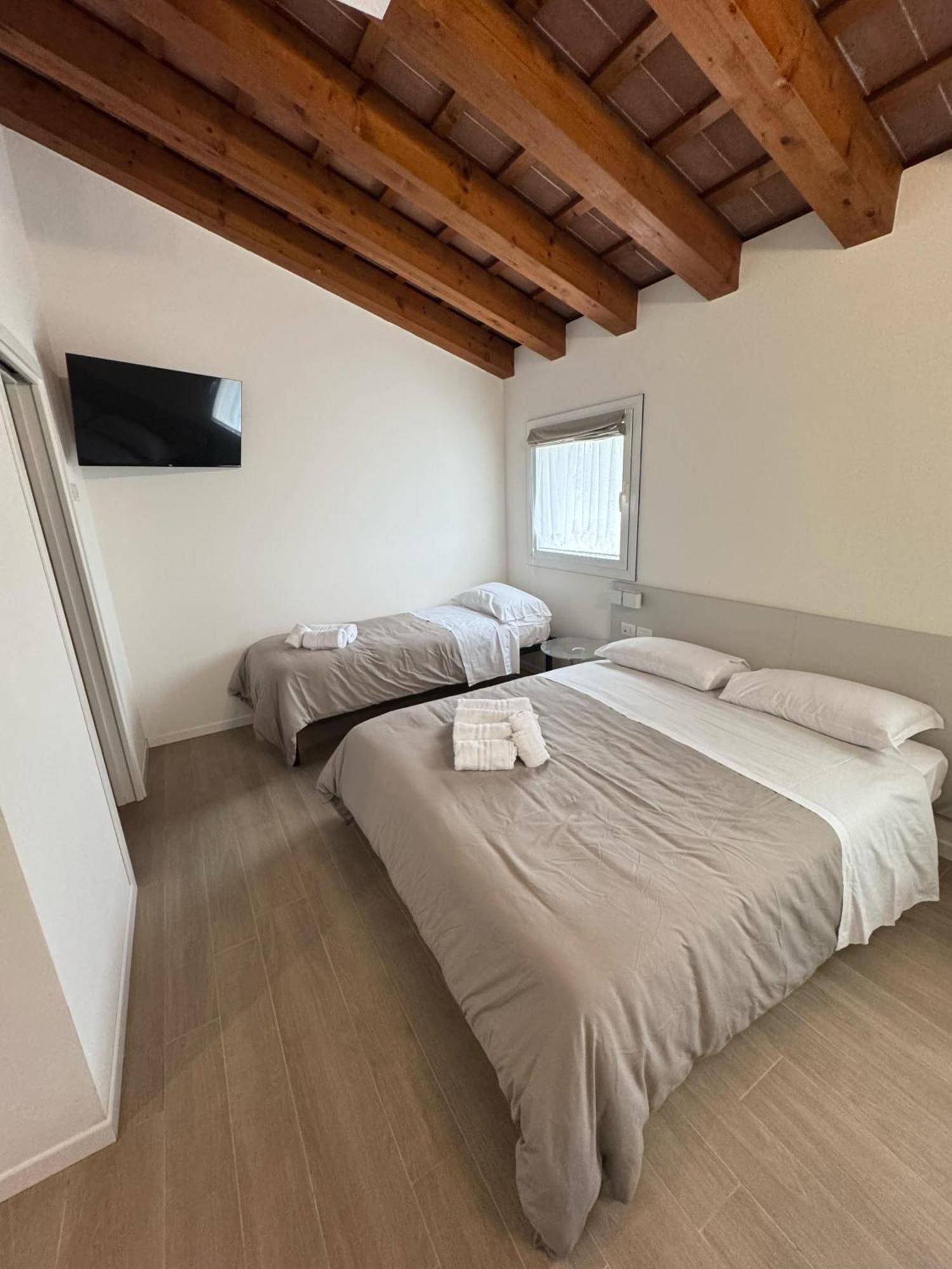 Hotel Villa Mary Santa Maria Di Sala Esterno foto
