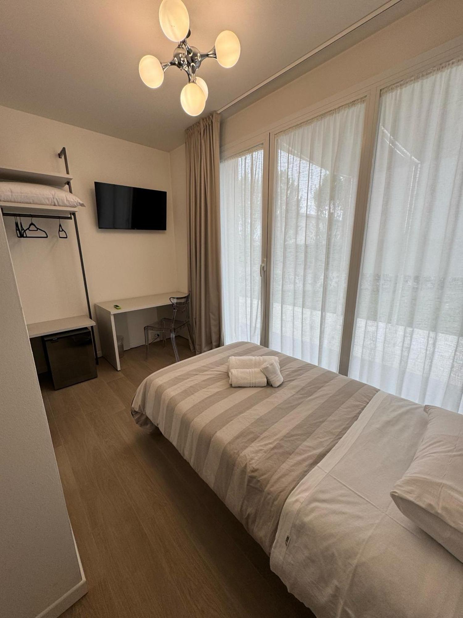 Hotel Villa Mary Santa Maria Di Sala Esterno foto