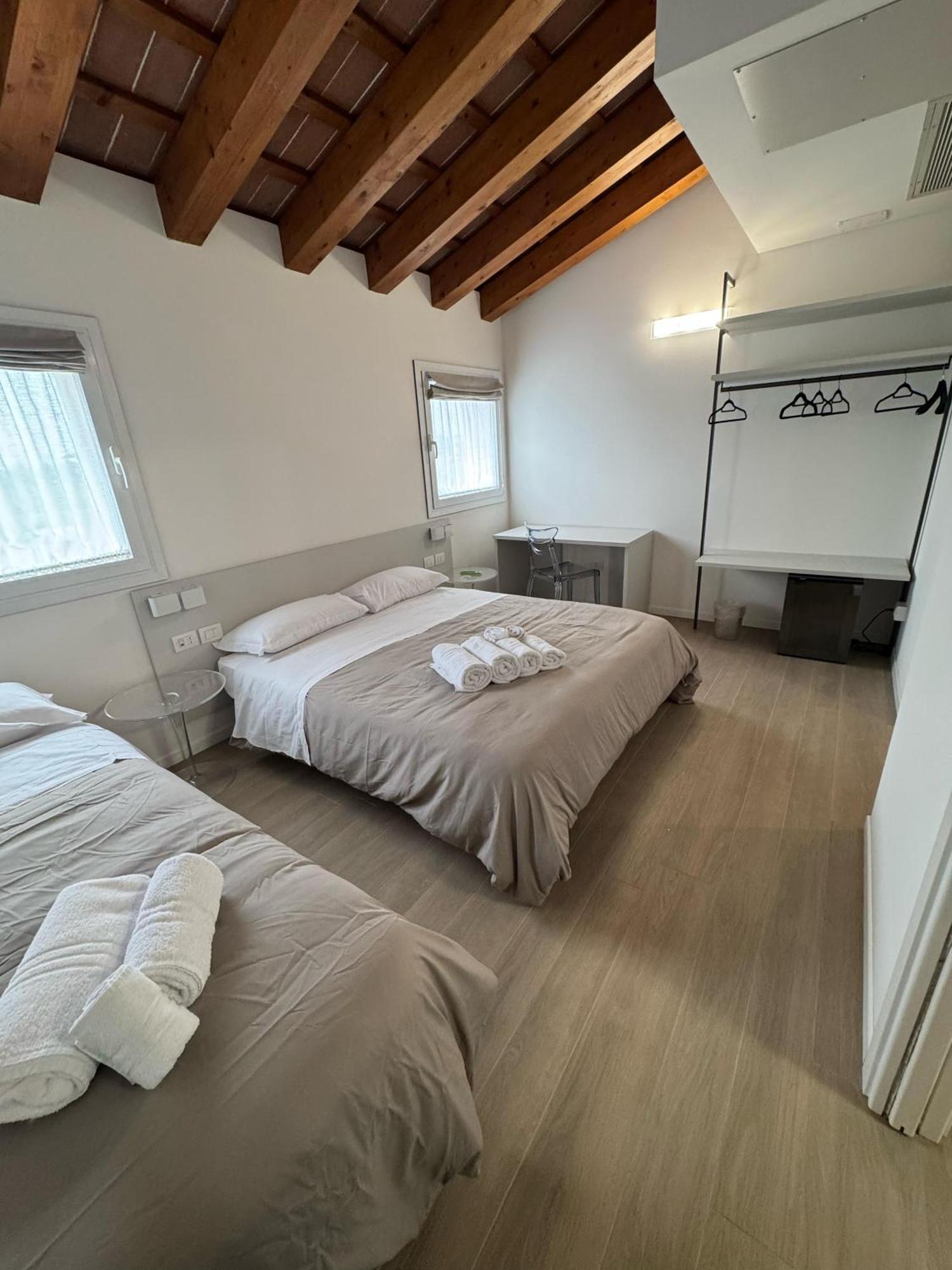 Hotel Villa Mary Santa Maria Di Sala Esterno foto